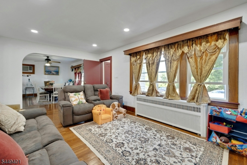 1 Hewitt Ave