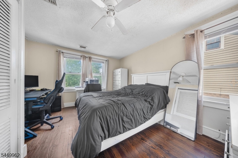 93 N 15Th St