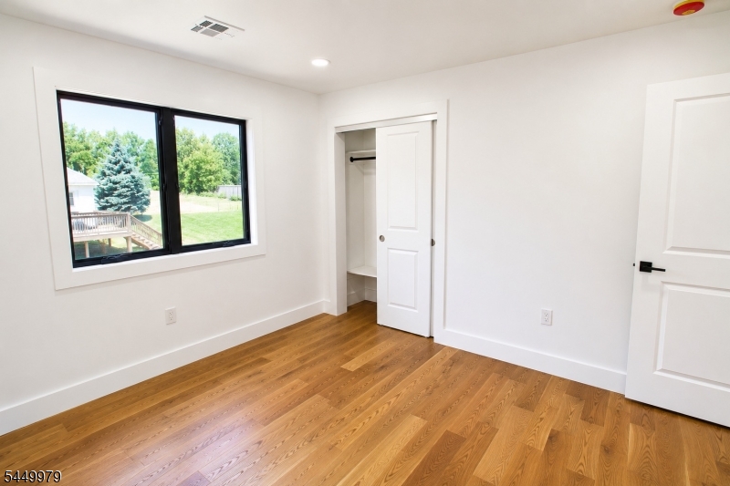 6 Henoch Ave