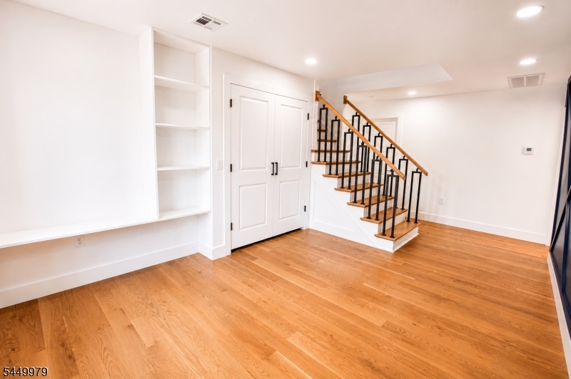 6 Henoch Ave