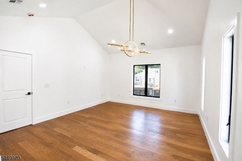 6 Henoch Ave