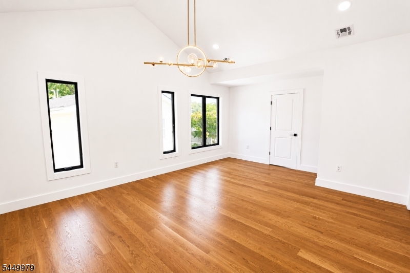6 Henoch Ave