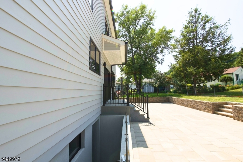 6 Henoch Ave