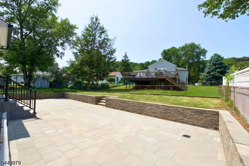 6 Henoch Ave
