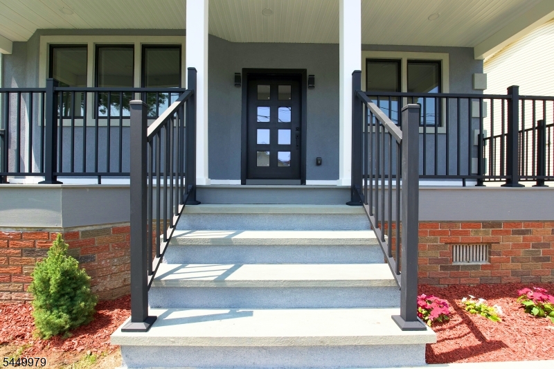 6 Henoch Ave