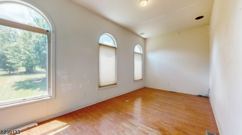 1 White Oak Ct