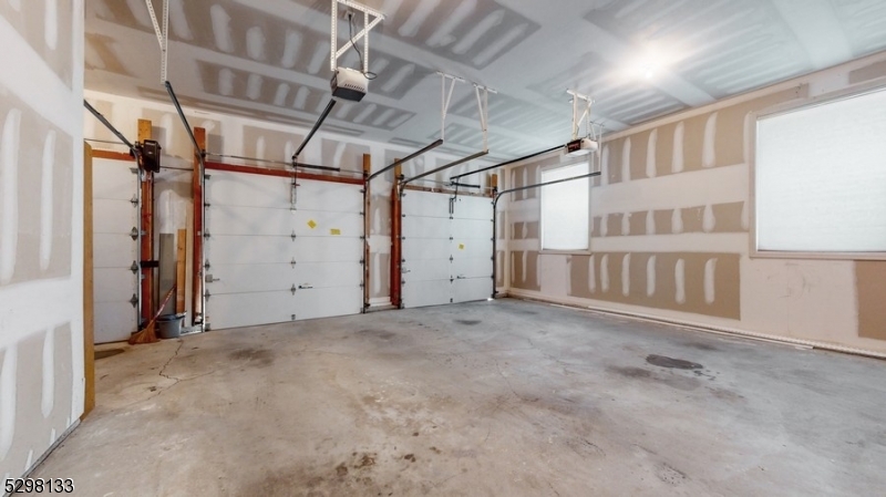 1 White Oak Ct
