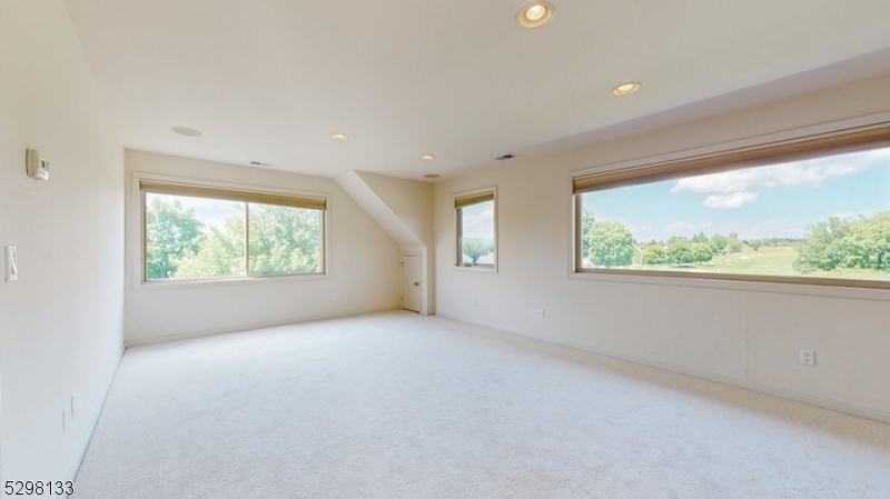 1 White Oak Ct