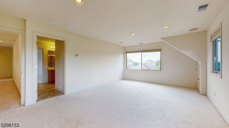1 White Oak Ct