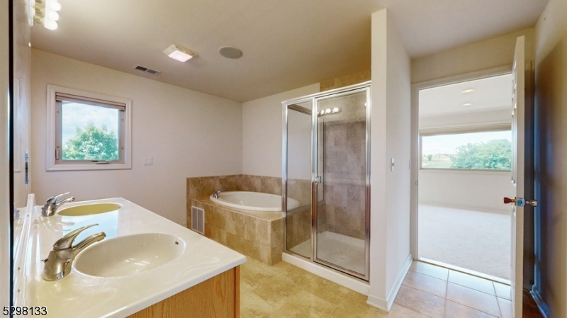 1 White Oak Ct