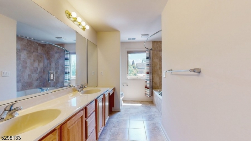 1 White Oak Ct