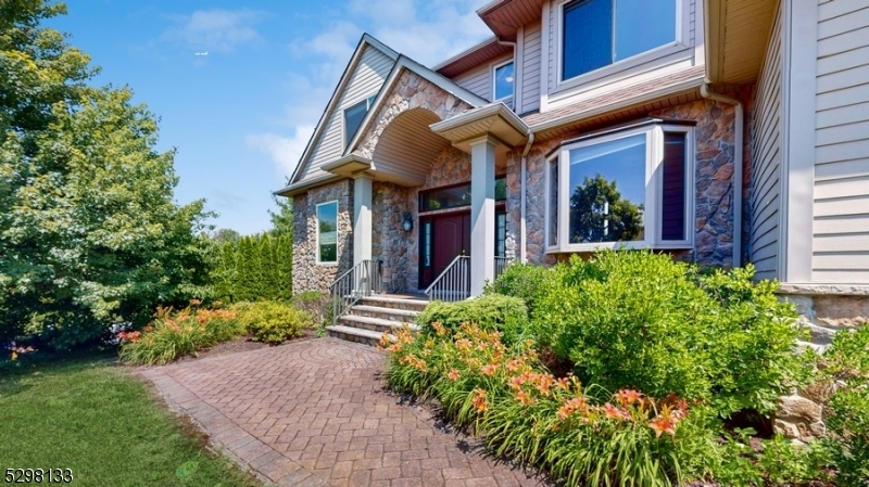 1 White Oak Ct