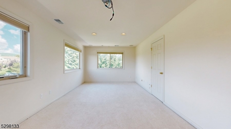 1 White Oak Ct