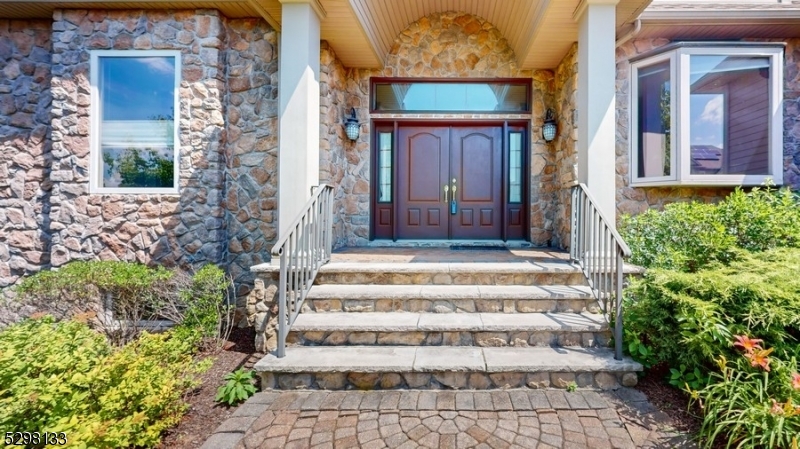1 White Oak Ct