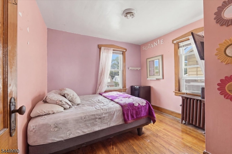 73 E 6Th St