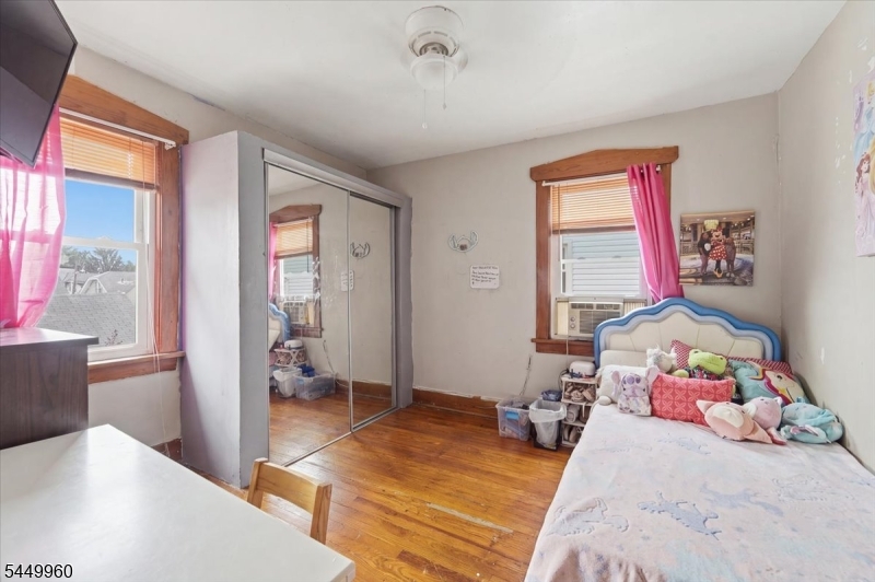 73 E 6Th St