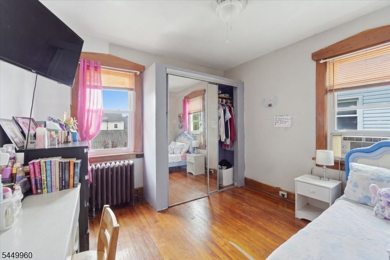 73 E 6Th St