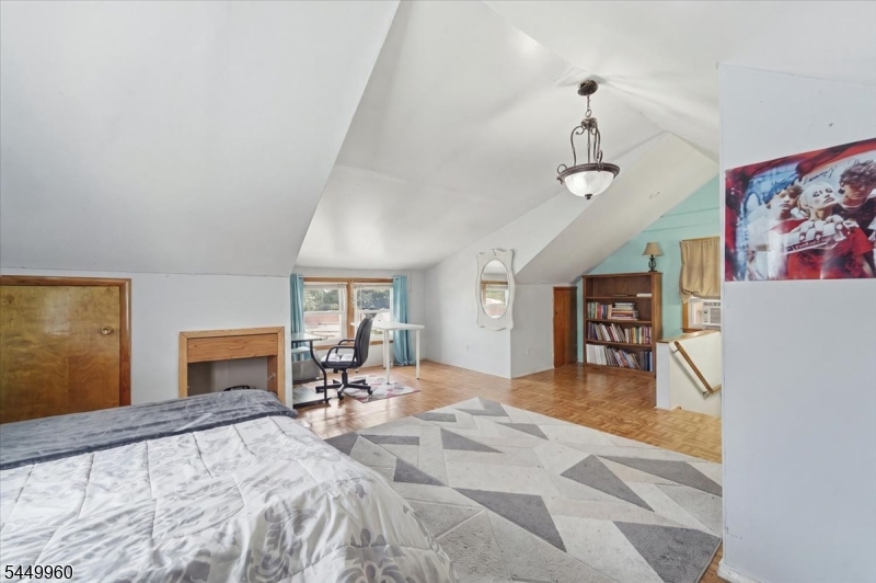 73 E 6Th St