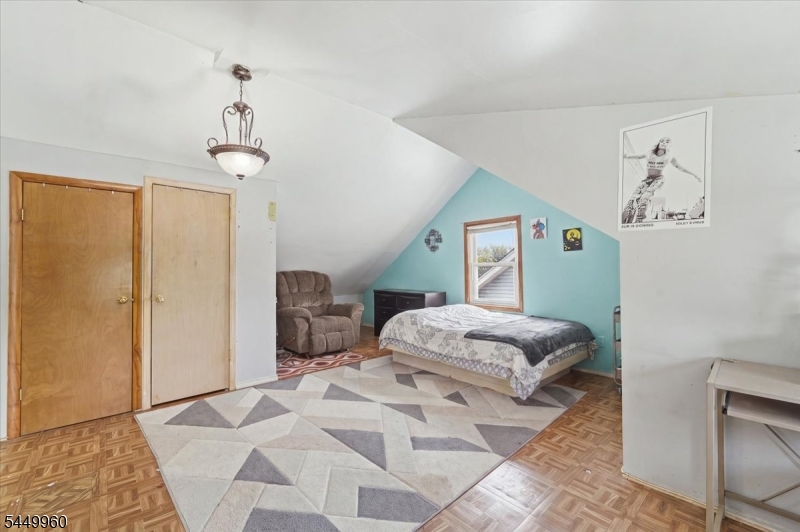 73 E 6Th St