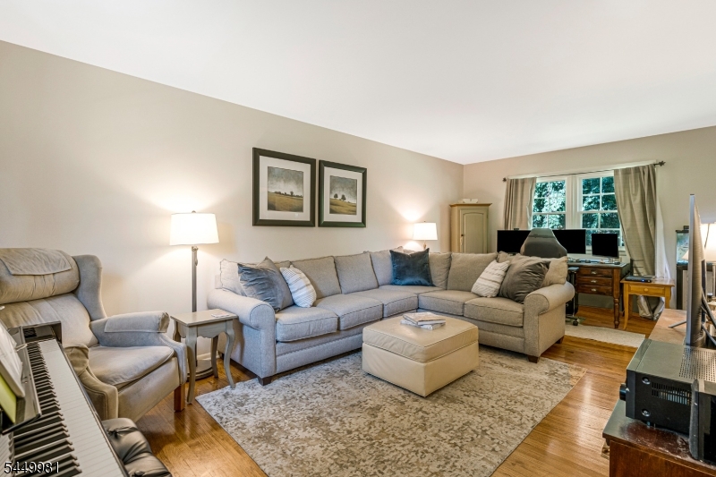 321 Ascot Ln