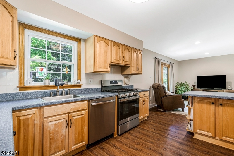 321 Ascot Ln