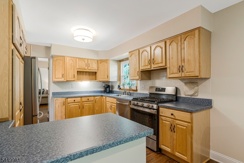 321 Ascot Ln