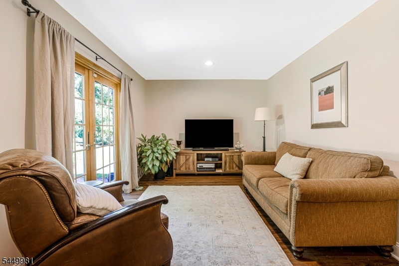 321 Ascot Ln