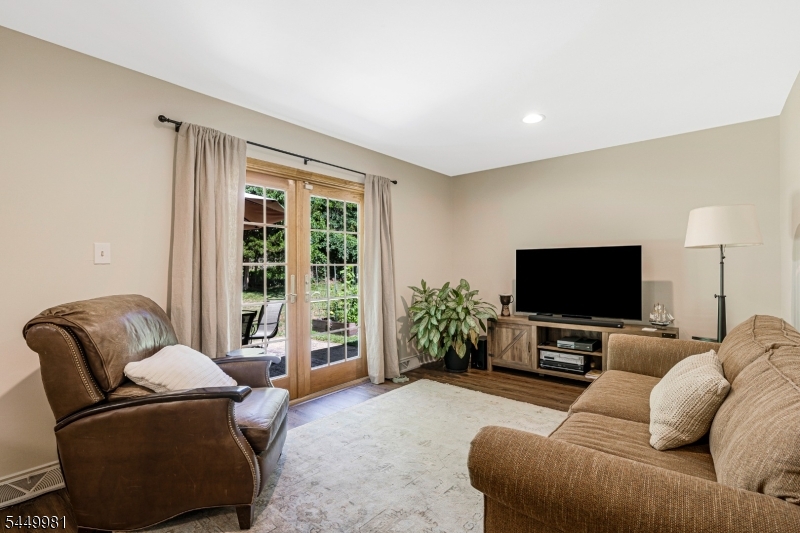321 Ascot Ln