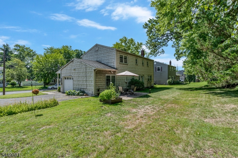 321 Ascot Ln