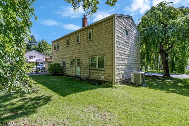 321 Ascot Ln