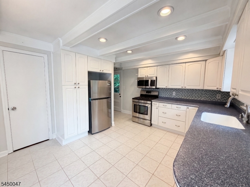63 Samson Ave