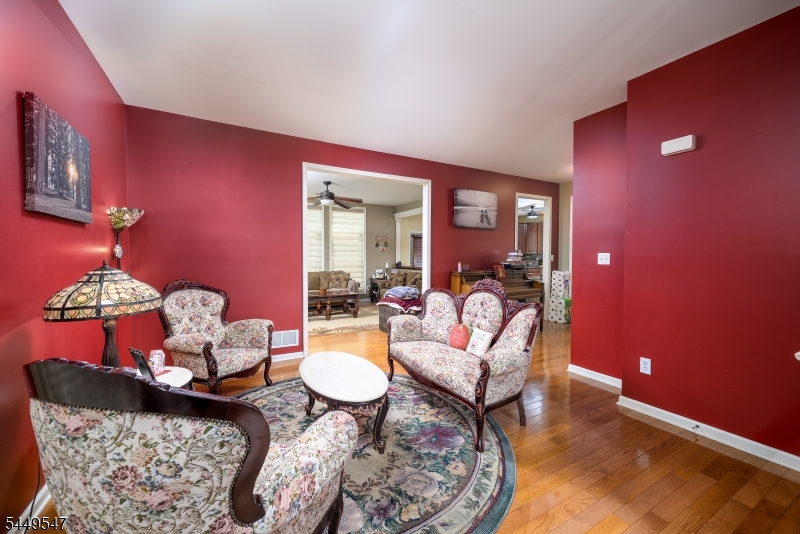 98 Remsen Ave