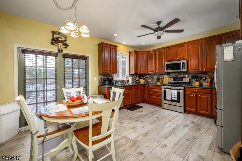 98 Remsen Ave