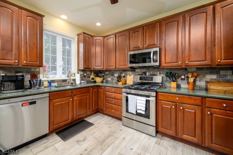 98 Remsen Ave