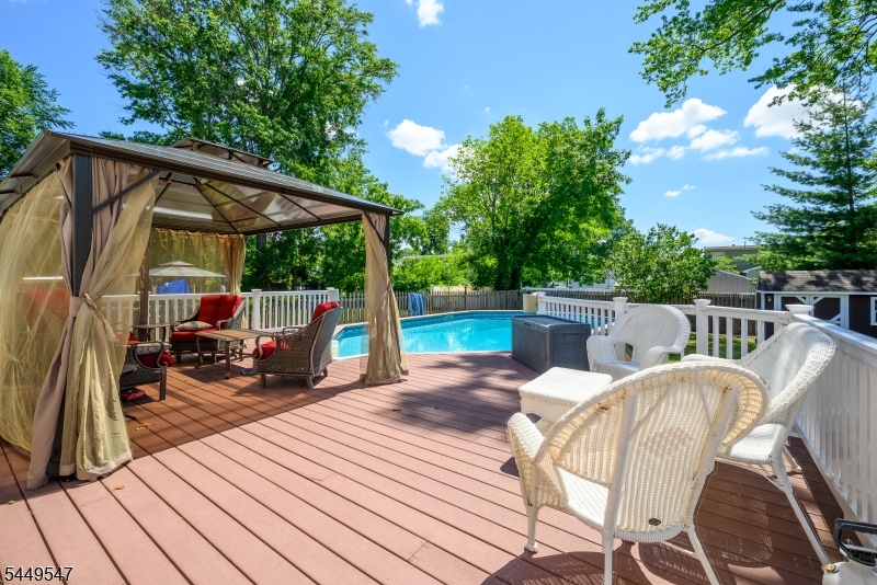 98 Remsen Ave
