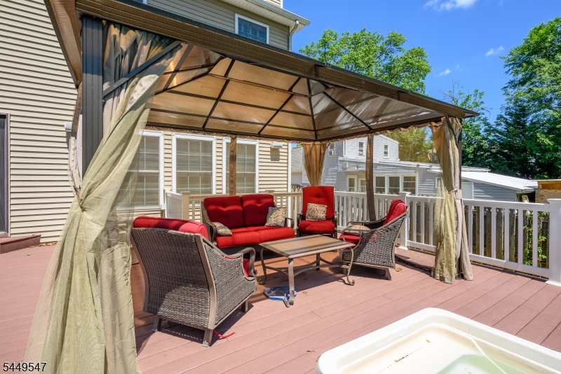 98 Remsen Ave