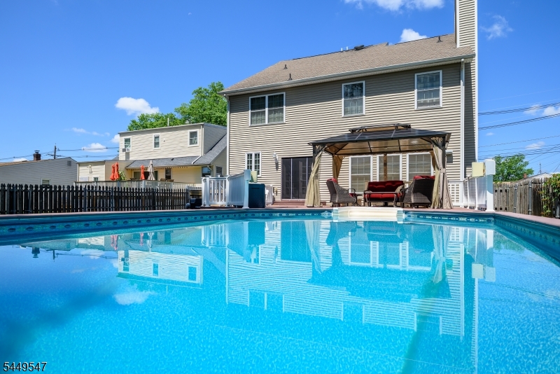 98 Remsen Ave