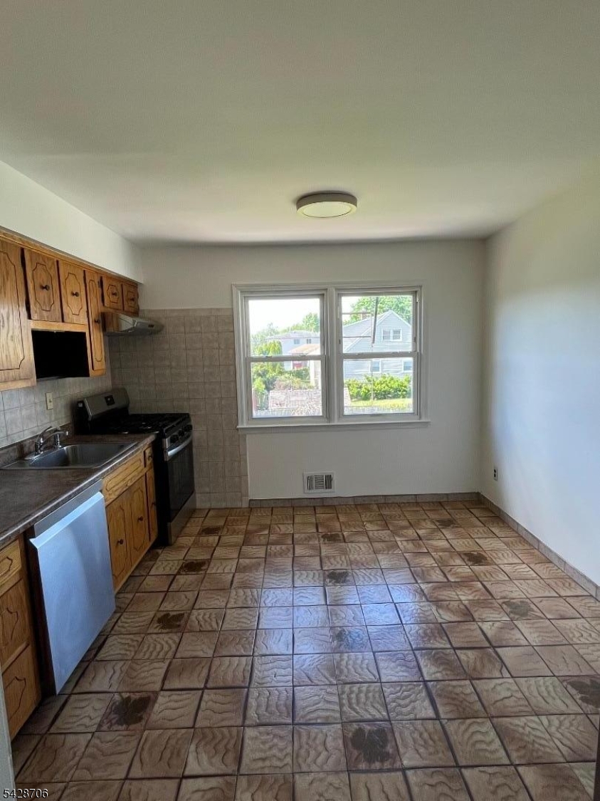 17 Garden Dr