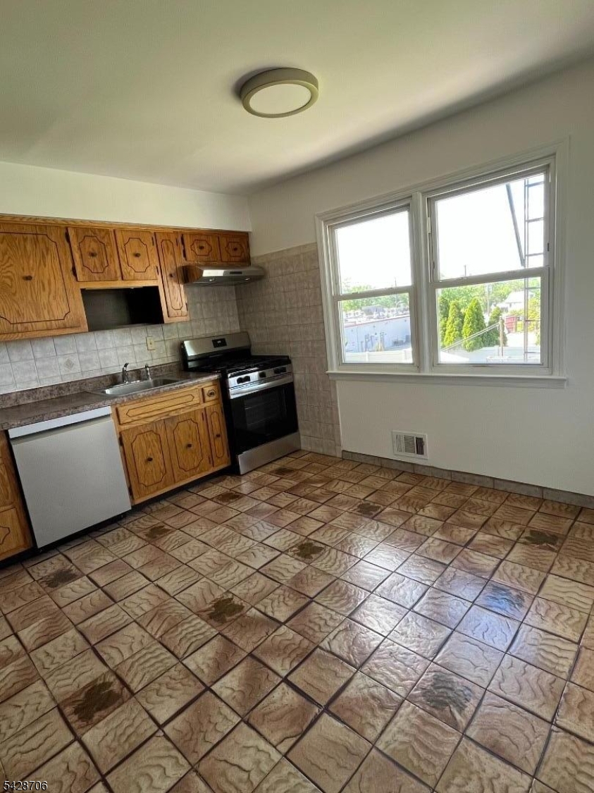 17 Garden Dr