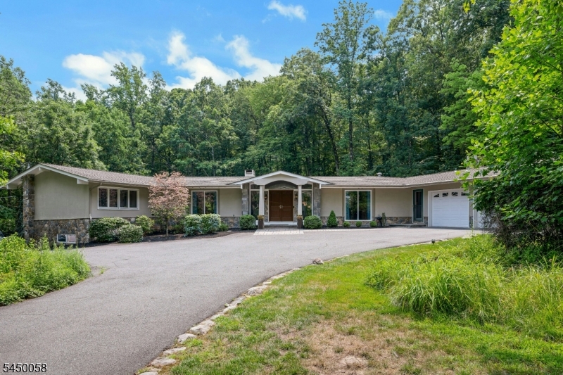 21 Decker Ln