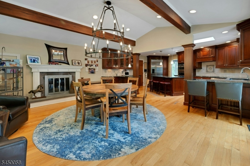 21 Decker Ln
