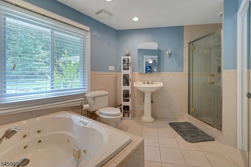 21 Decker Ln