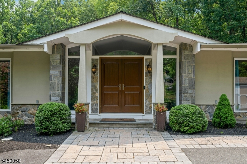 21 Decker Ln