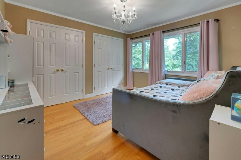 21 Decker Ln