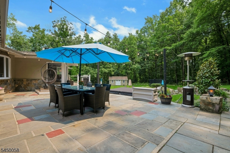 21 Decker Ln