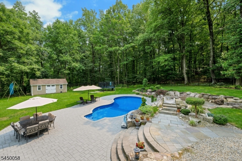21 Decker Ln