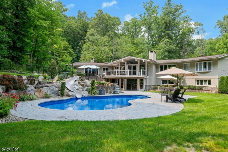 21 Decker Ln
