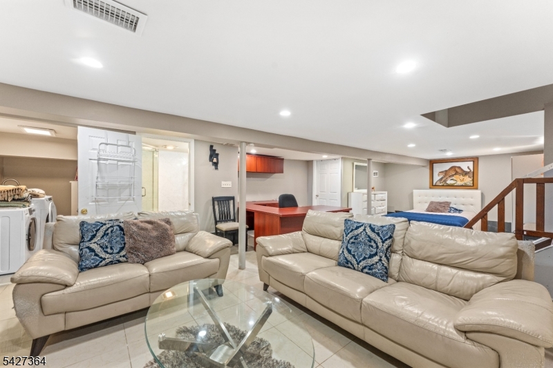 15 Putnam Pl