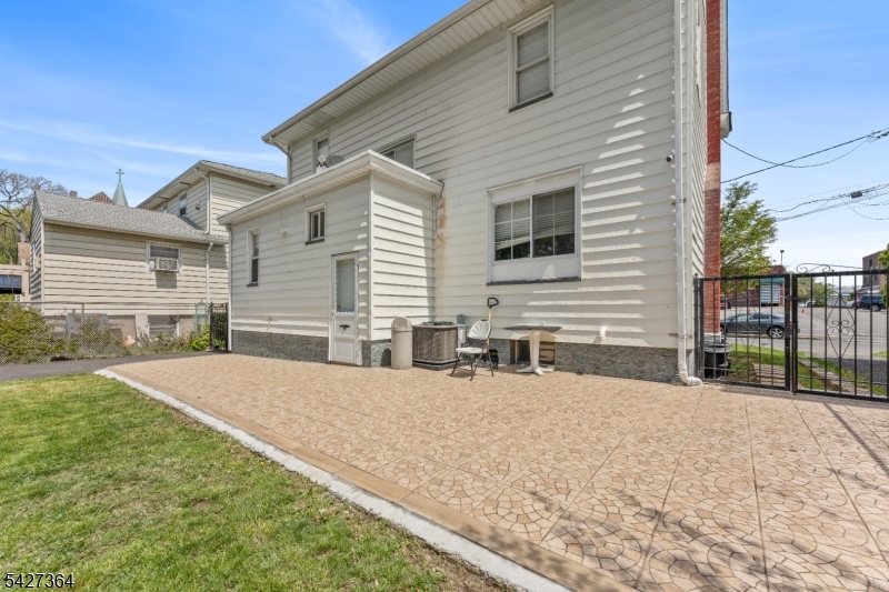 15 Putnam Pl
