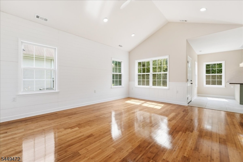 32 Gabriella Cir
